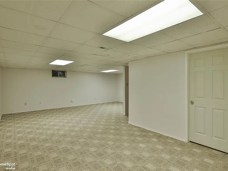 8149 Cross Creek Cir — Photo 39