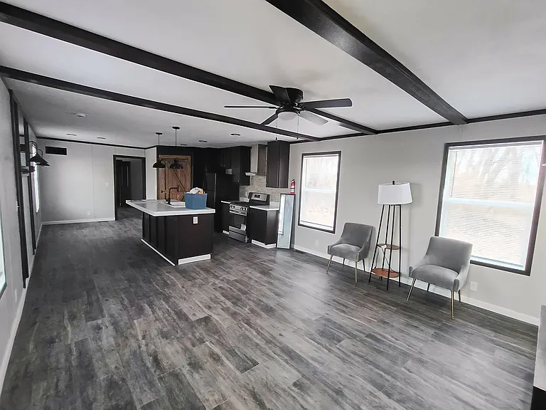 100 Deerwood Dr — Photo 1