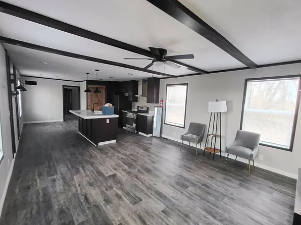 100 Deerwood Park, Centralia, IL 62801