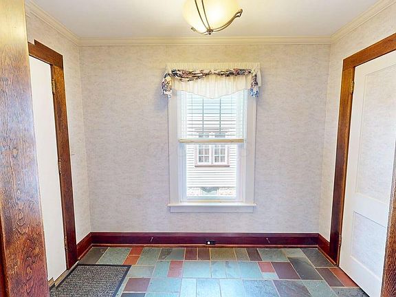 3rd image of 226 E Como Ave