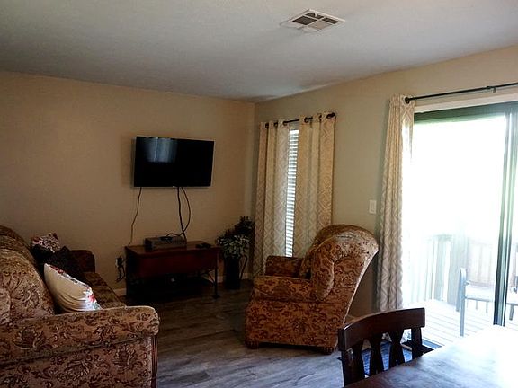 3rd image of 243 Clubhouse Dr APT 3