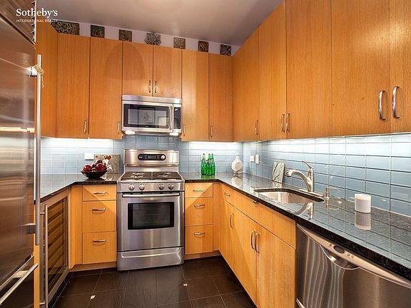 5th image of 88 W Washington Plce #3C