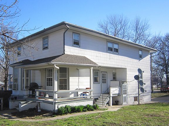 2nd image of 218 N 10th St