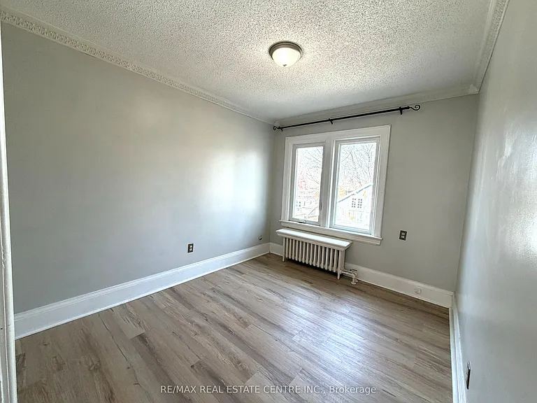 218 Weber St E — Photo 8