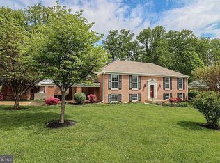 2421 Lexington Rd, Falls Church, VA 22043