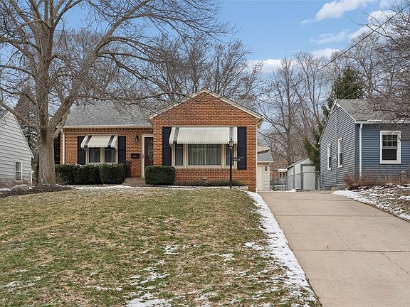 3rd image of 3913 Clinton Ave