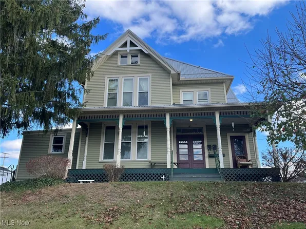 148 S 3rd St, Coshocton, OH 43812