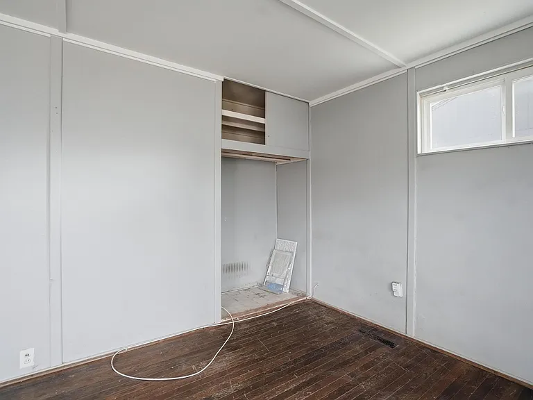 1108 NE 46th Ter — Photo 3