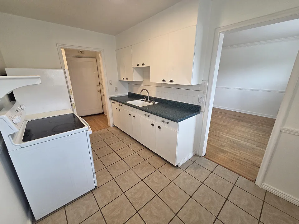 1 bed, 750 sqft, $1,100 — Photo 4