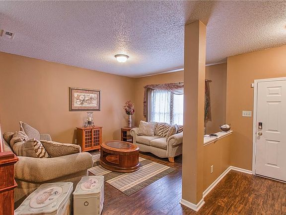 3rd image of 6808 Eagle Crossing Blvd