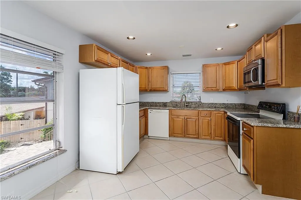2 bed, 2.0 bath, 1200 sqft, $1,900 — Photo 4