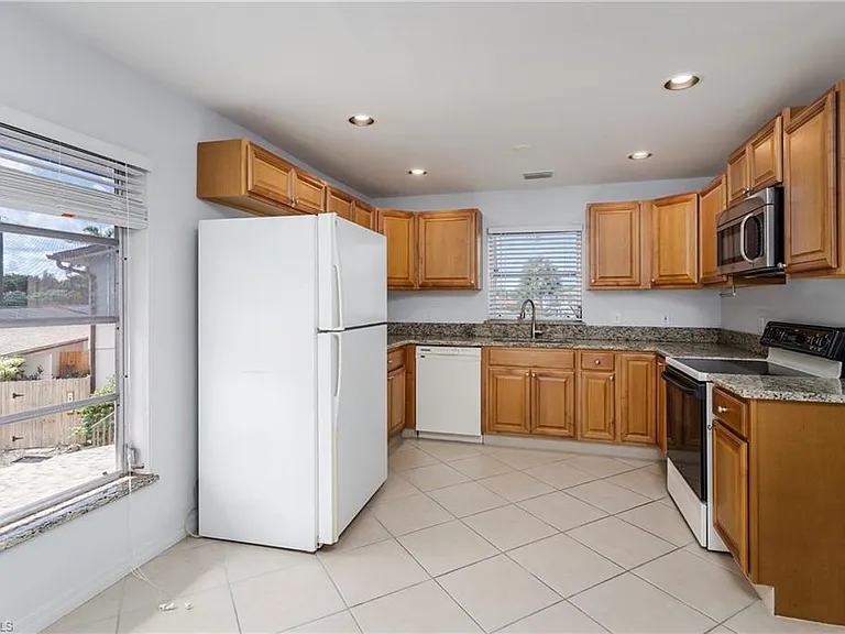 180 Cypress Way E #B212 — Photo 8