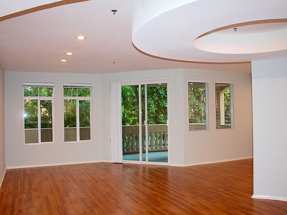 2nd image of 12712 Moorpark St APT 104