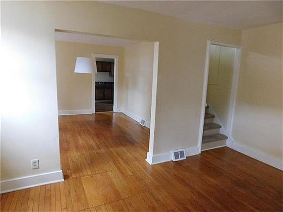 3rd image of 304 1/2 West St