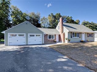14 Hoover Ln, Enfield, CT 06082