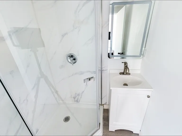 1815 W Adams Blvd — Photo 22