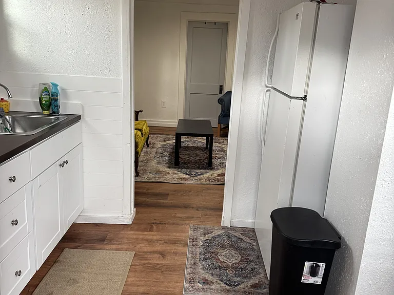 1015 Pine Ave #1 — Photo 6