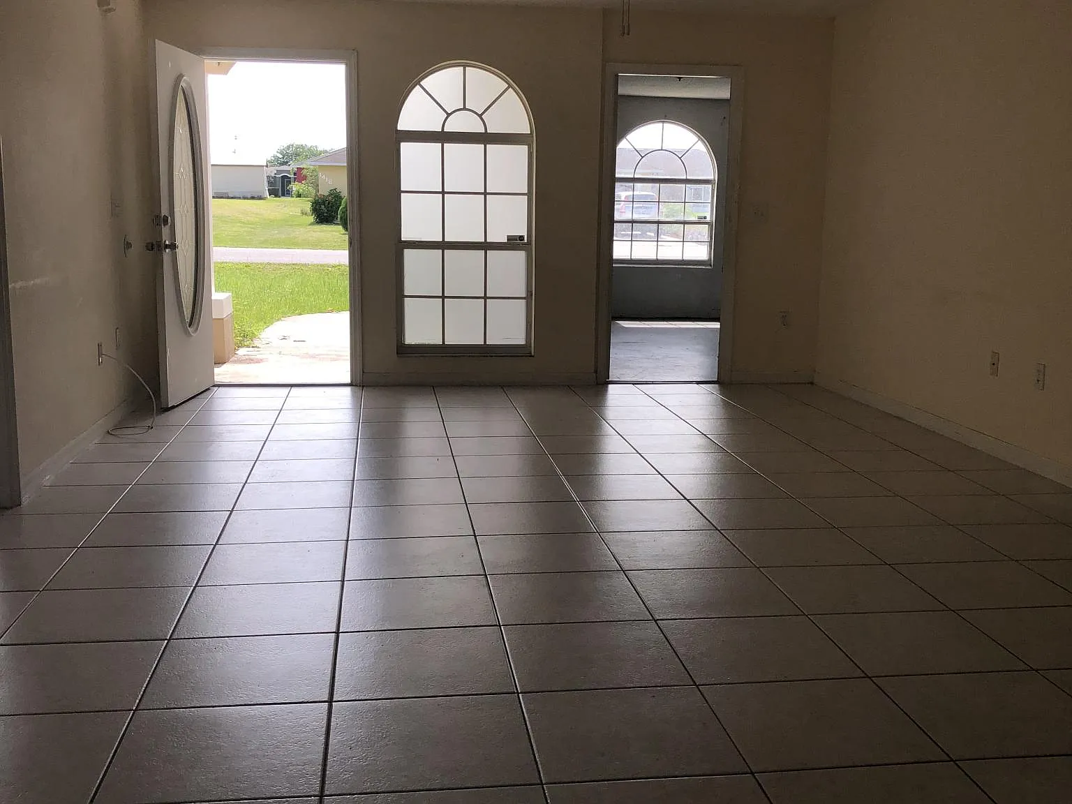 4 bed, 1370 sqft, $2,000 — Photo 2