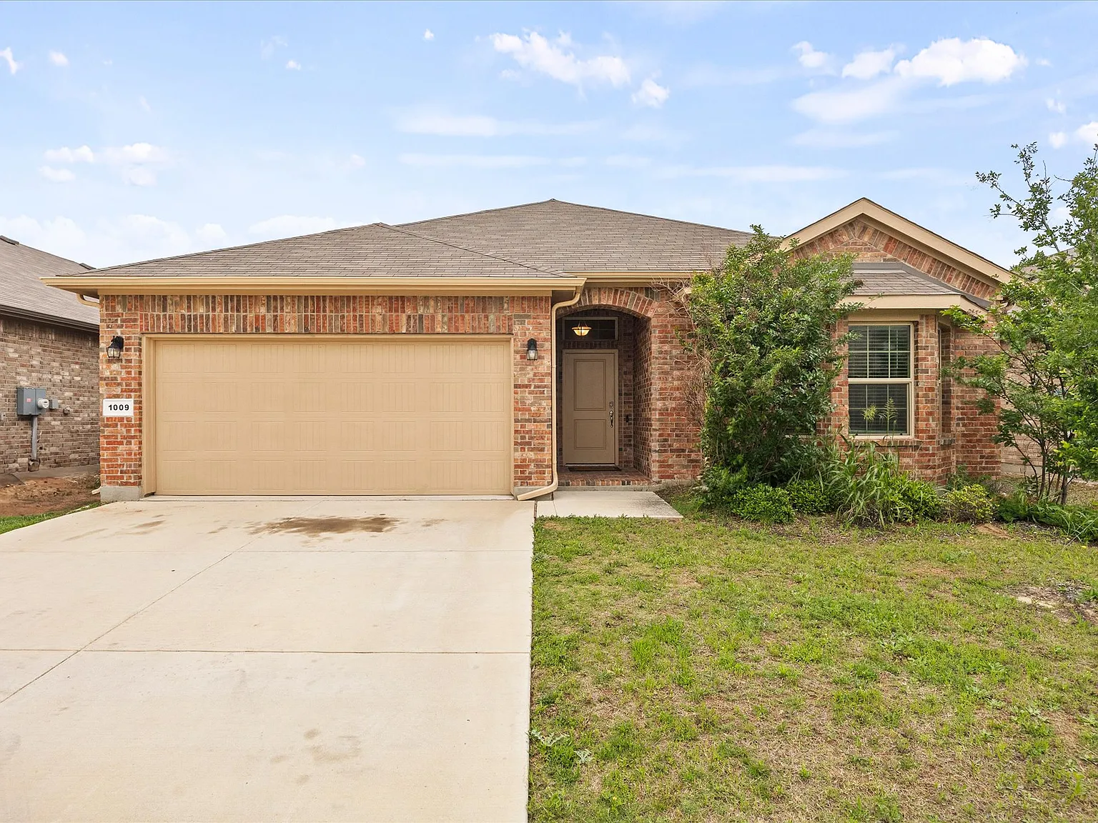 4 bed, 2105 sqft, $2,450 — Photo 2
