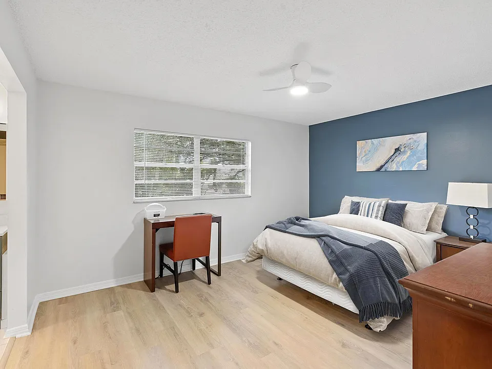 Hillock Ct