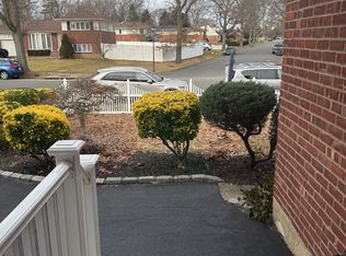 14 Genesee Dr, Commack, NY 11725