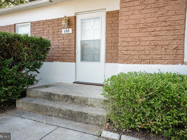 108 Martin Dr — Photo 5