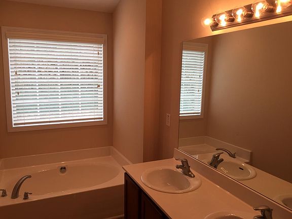 Master Bath w/ Separate Tub & Double Vanity