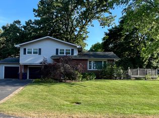 5637 W Woodhill Dr, Gurnee, IL 60031