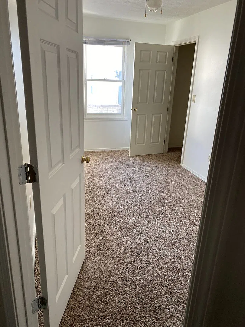 2 Bedroom Townhouse in the Heart of Ellettsville — Photo 3