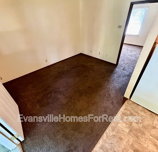 437 S Bosse Ave — Photo 3