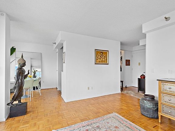 5th image of 4-74 48th Ave APT 32B