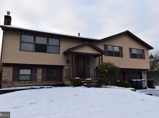 825 Upton Way, Somerdale, NJ 08083