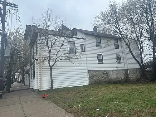 19 Drake Ave Photo 1