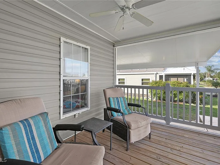 1747 Beverly Dr — Photo 16