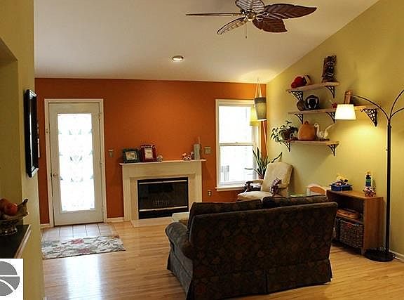 5th image of 612 SW Minkin Dr