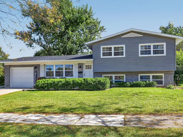 2911 N Dunton Ave, Arlington Heights, IL 60004