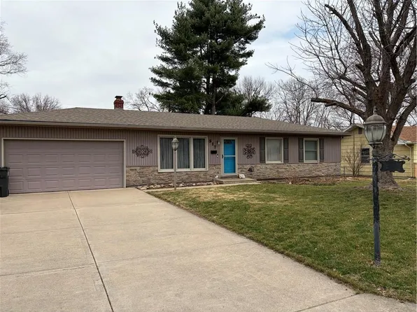 517 NW Lakeview Rd, Blue Springs, MO 64014