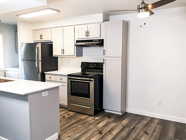 Courtside Apartments — Photo 6