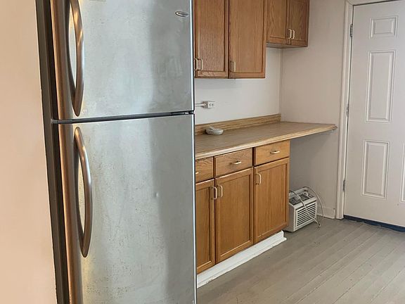 5th image of 1373 W Grand Ave Floor 2