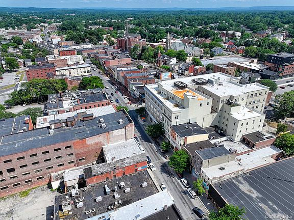 4th image of 330 Main Street