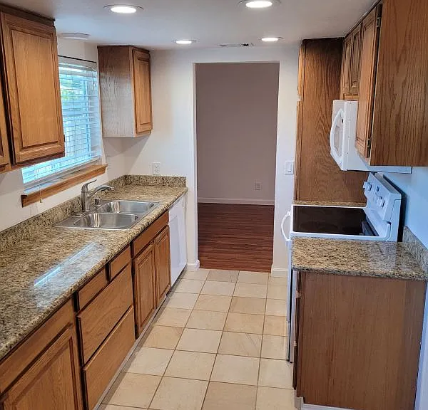 358 Mildred Ave — Photo 5