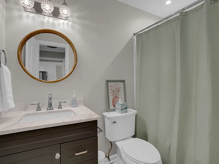 323 Edgewater Ln — Photo 22