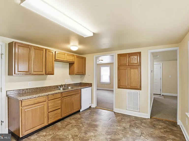 4 Thorn St — Photo 11