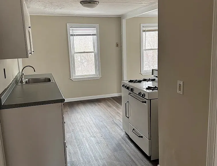 130 Central St #5 — Photo 2