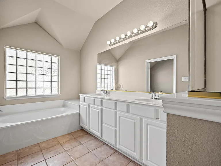 4617 Kingsway Ln — Photo 27