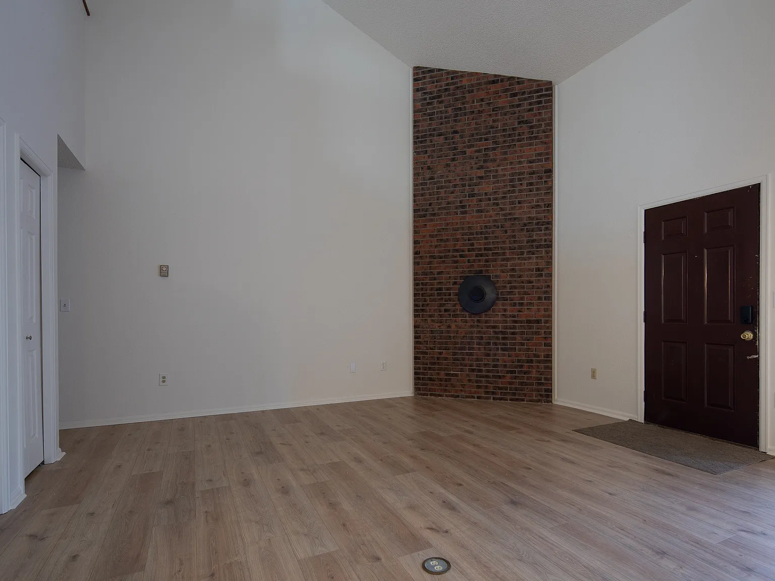 3 bed, 1392 sqft, $2,850 — Photo 3