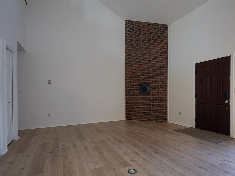 1955 Centennial Dr — Photo 3