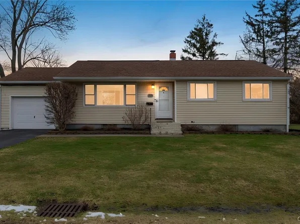 221 7th St, Liverpool, NY 13088