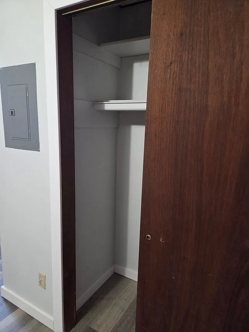 124 N Broadway St — Photo 3