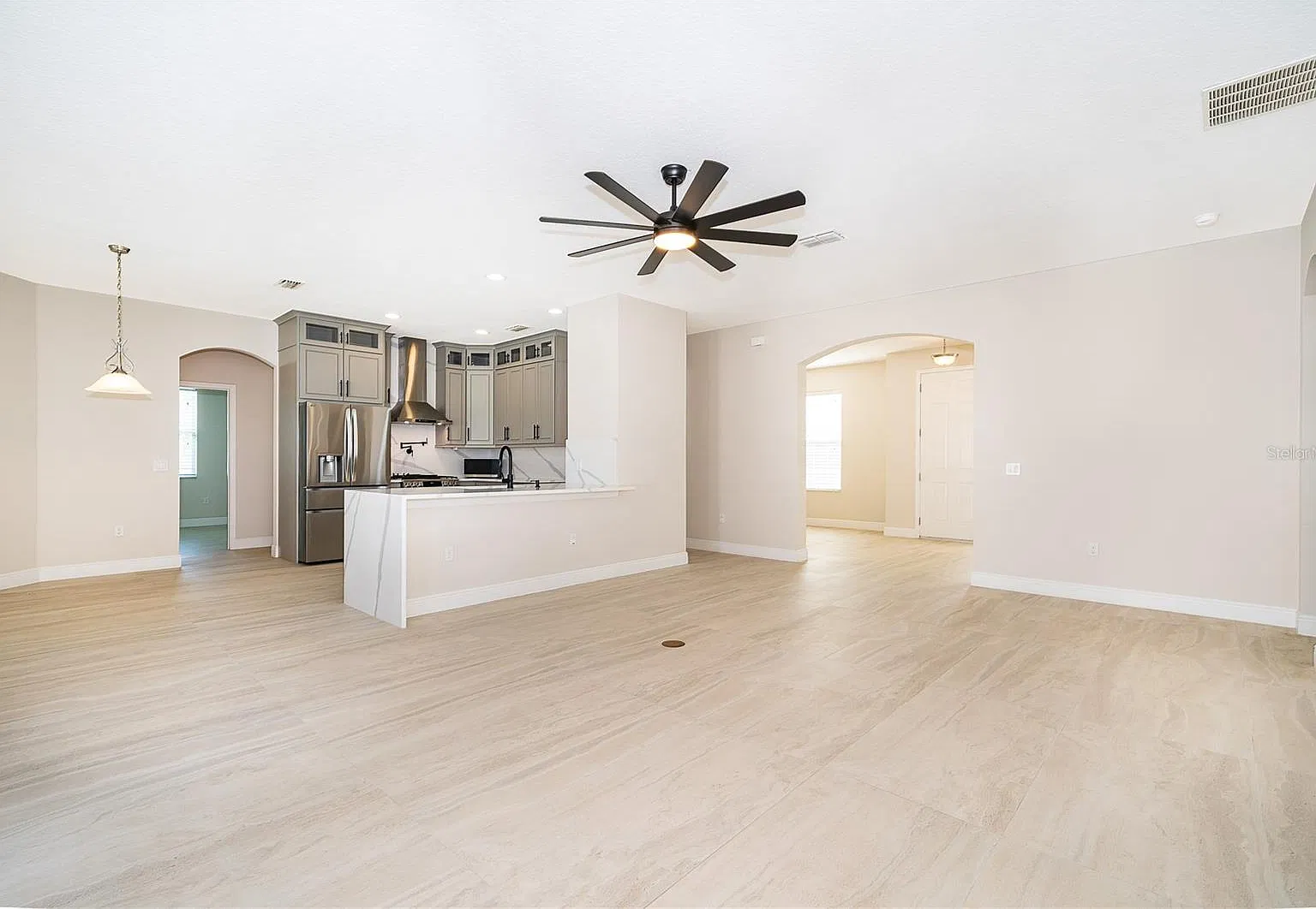 4 bed, 2214 sqft, $2,950 — Photo 4